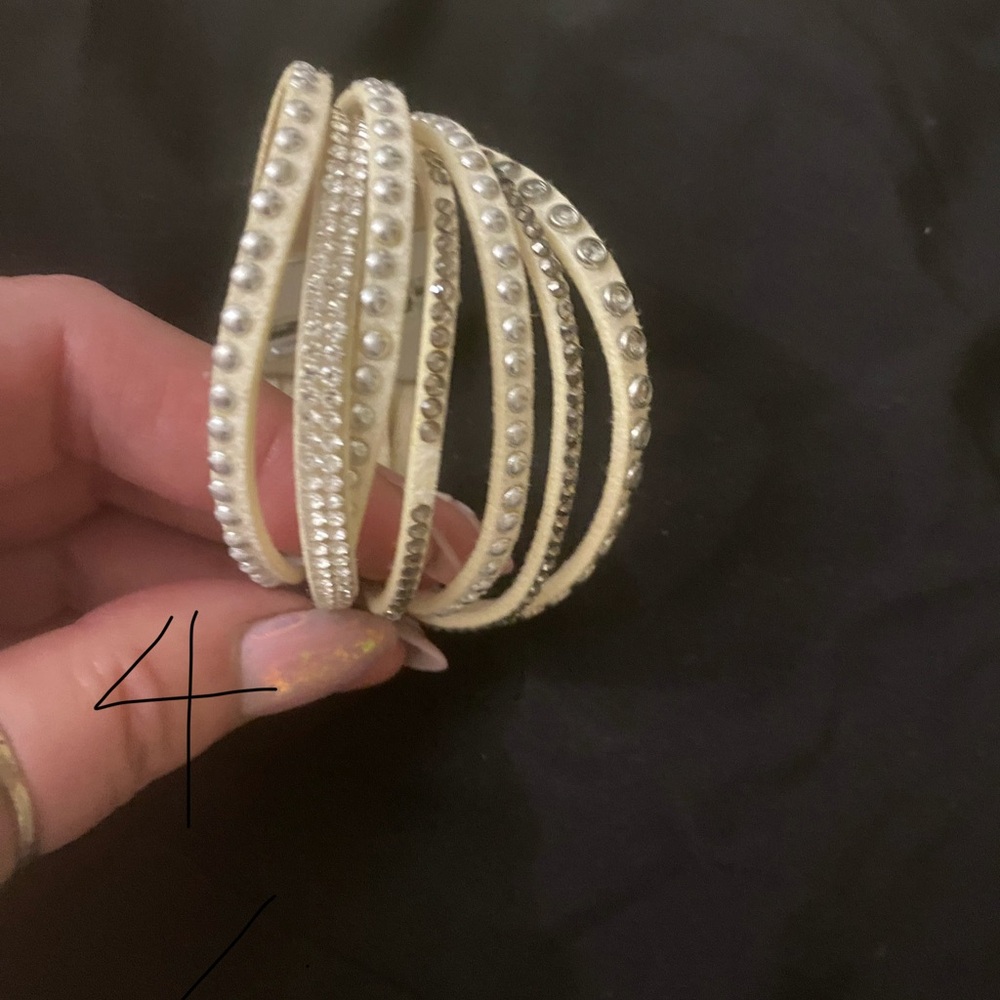 Bracelets - Picture 4 of 15